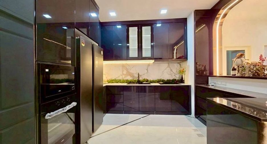 For rent 5 bedrooms villa in Bang Lamung, Chonburi