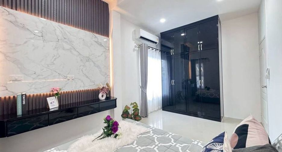 For rent 5 bedrooms villa in Bang Lamung, Chonburi