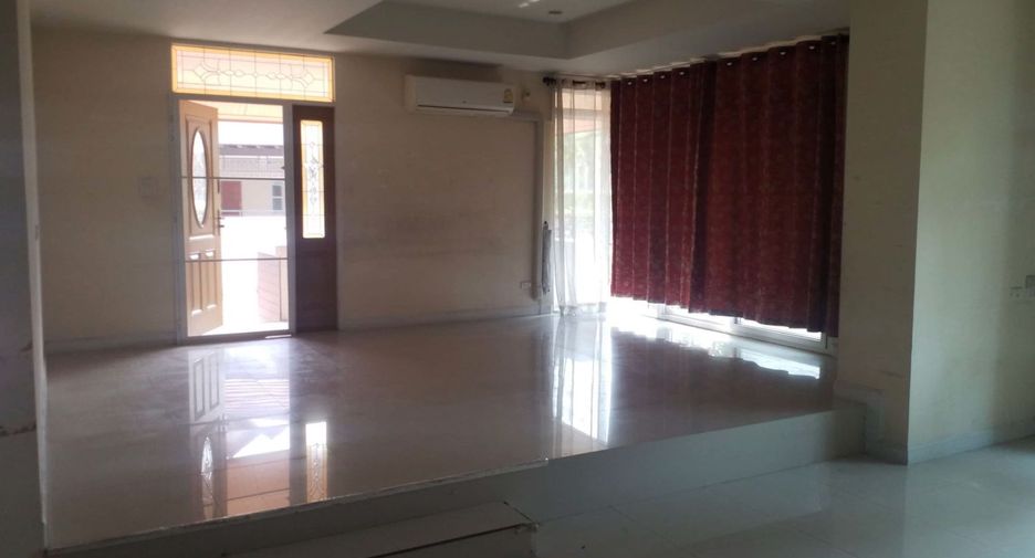 Casa en venta de 3 habitaciones en Si Racha, Chonburi