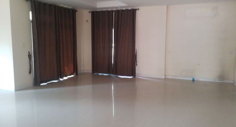 Casa en venta de 3 habitaciones en Si Racha, Chonburi