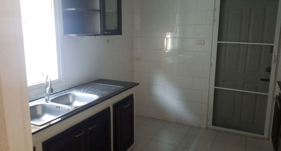 Casa en venta de 3 habitaciones en Si Racha, Chonburi