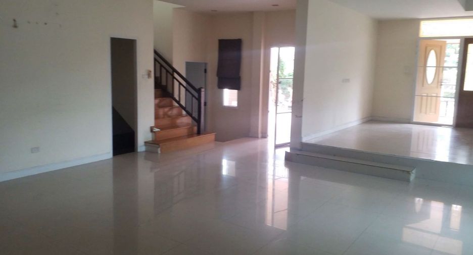 Casa en venta de 3 habitaciones en Si Racha, Chonburi