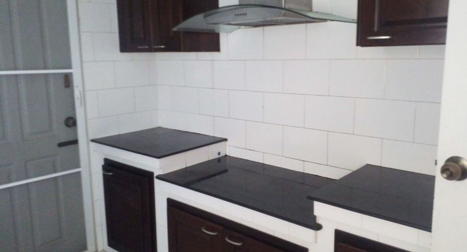 Casa en venta de 3 habitaciones en Si Racha, Chonburi