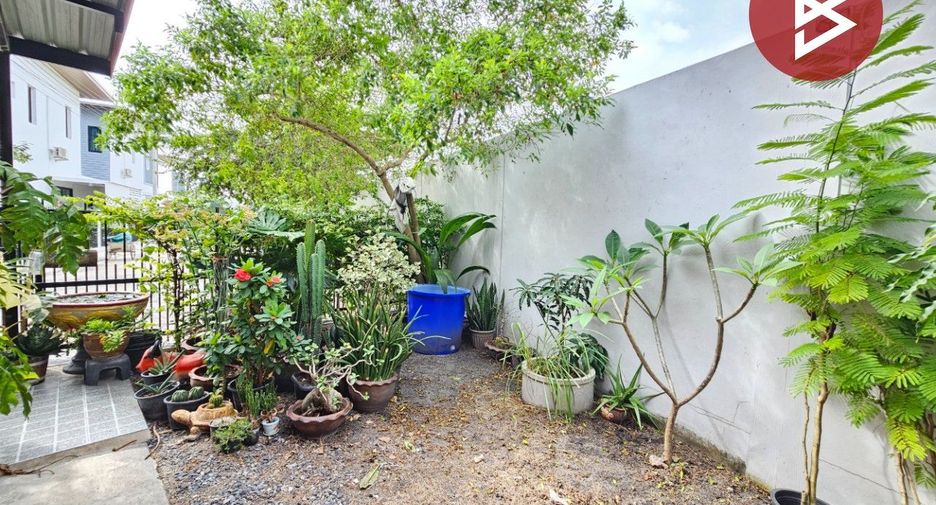 For sale 3 bedrooms townhouse in Phan Thong, Chonburi