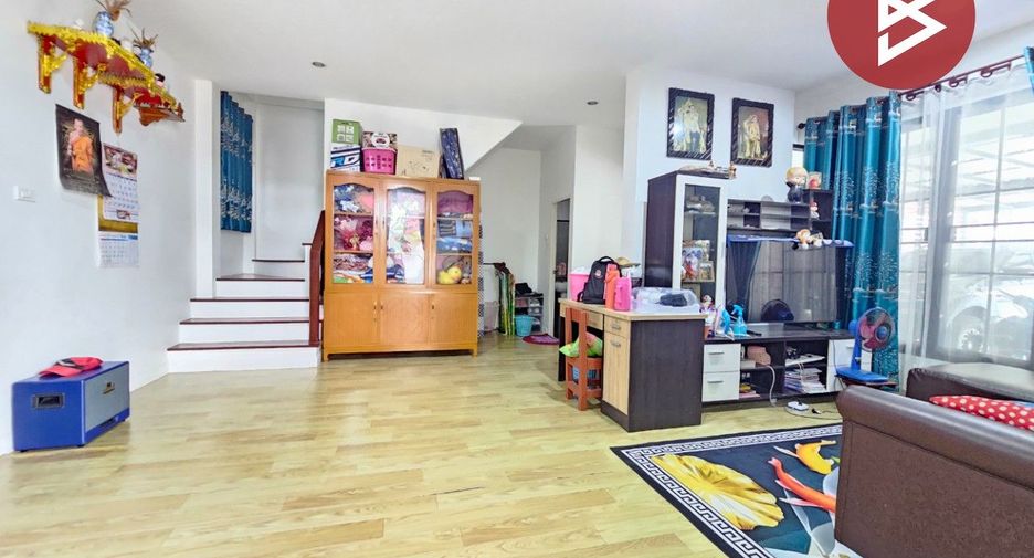 For sale 3 bedrooms townhouse in Phan Thong, Chonburi