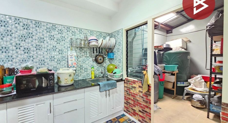 For sale 3 bedrooms townhouse in Phan Thong, Chonburi