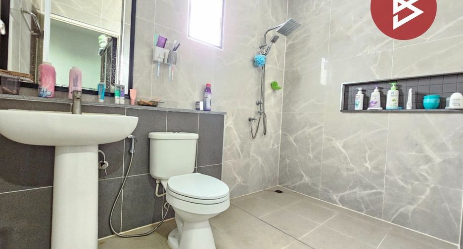 For sale 3 bedrooms townhouse in Phan Thong, Chonburi