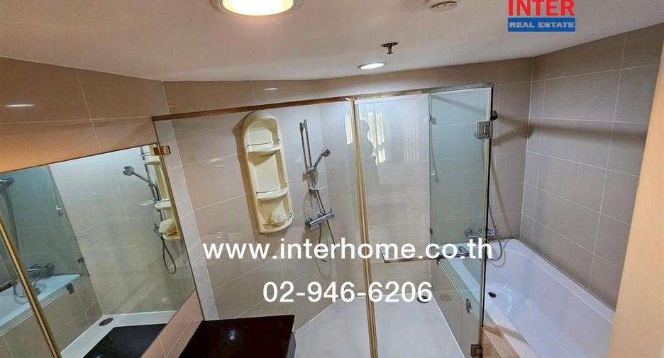For sale 2 bedrooms condo in Huai Khwang, Bangkok