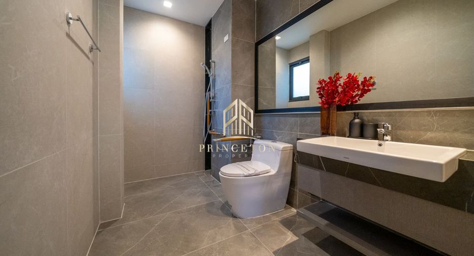 For sale 5 bedrooms house in Lat Krabang, Bangkok