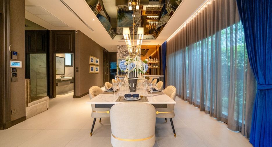For sale 5 bedrooms house in Lat Krabang, Bangkok
