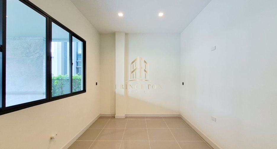 For sale 5 bedrooms house in Lat Krabang, Bangkok