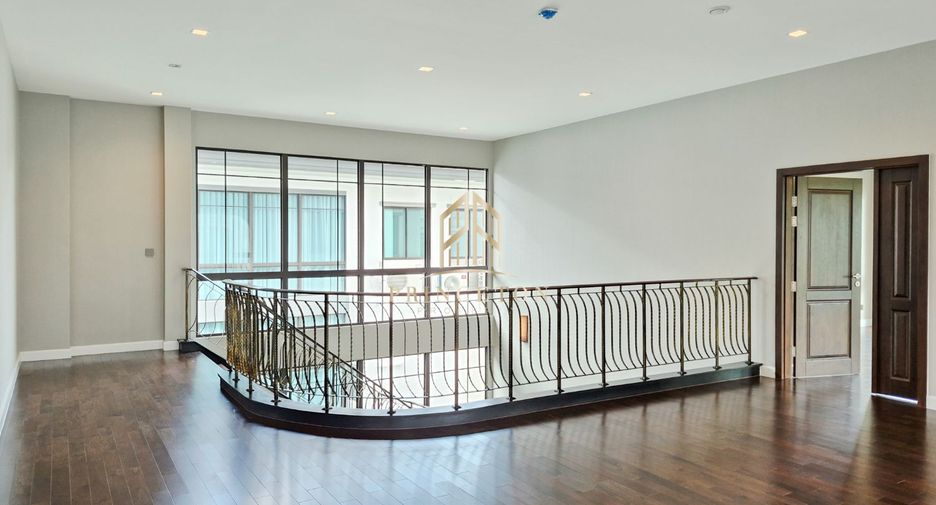 For sale 5 bedrooms house in Lat Krabang, Bangkok