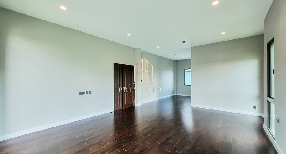For sale 5 bedrooms house in Lat Krabang, Bangkok