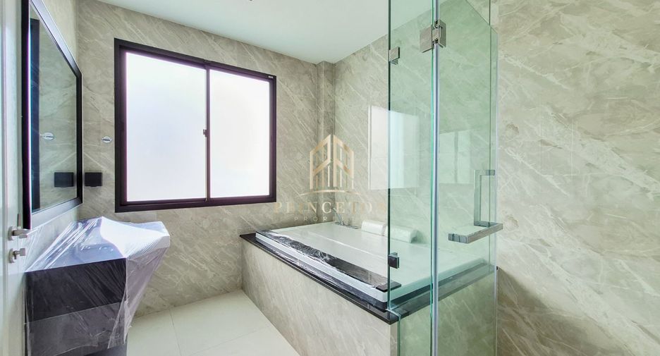 For sale 5 bedrooms house in Lat Krabang, Bangkok