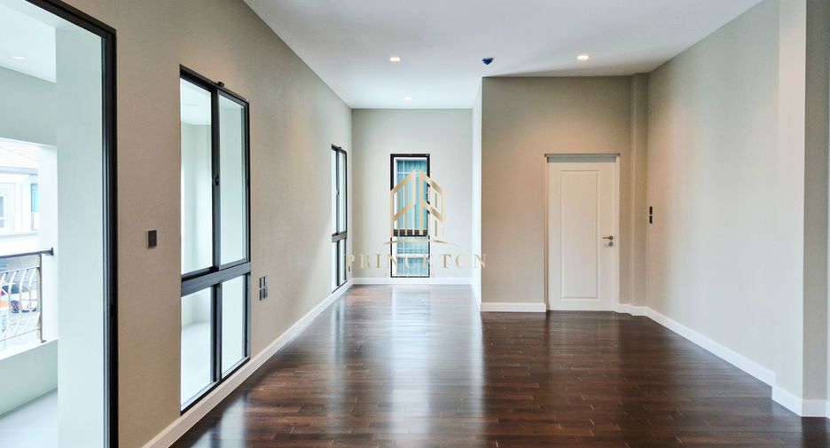 For sale 5 bedrooms house in Lat Krabang, Bangkok