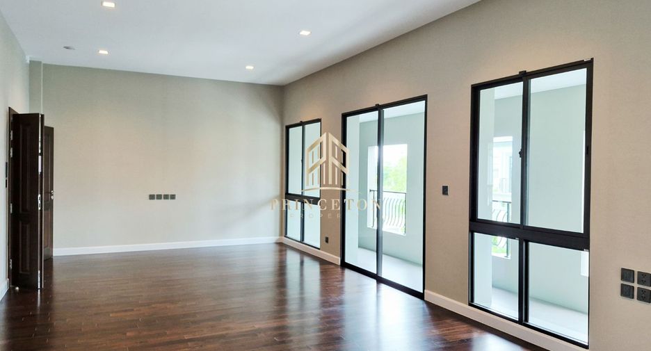 For sale 5 bedrooms house in Lat Krabang, Bangkok