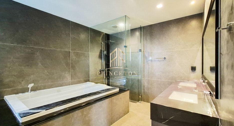 For sale 5 bedrooms house in Lat Krabang, Bangkok