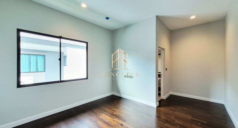 For sale 5 bedrooms house in Lat Krabang, Bangkok