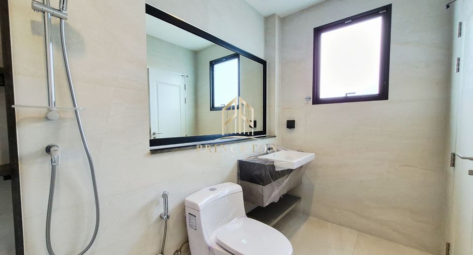 For sale 5 bedrooms house in Lat Krabang, Bangkok