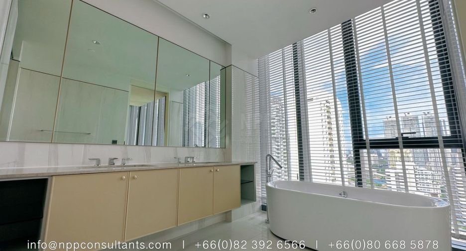 À louer 3 chambres condo à Khlong Toei, Bangkok