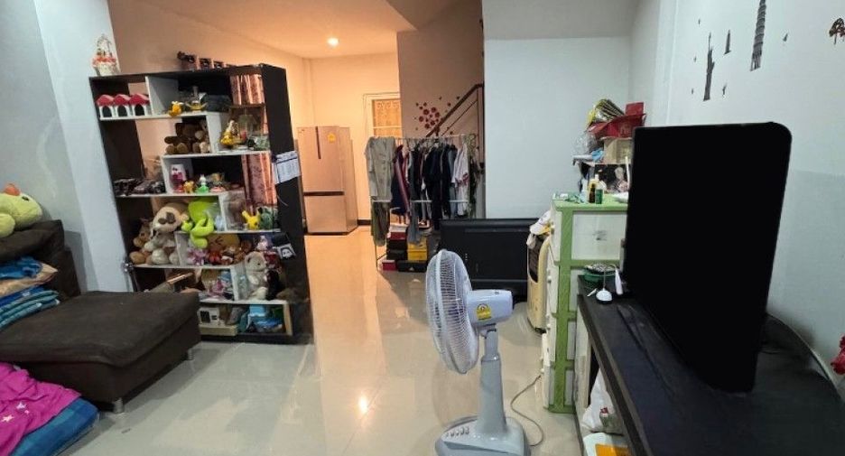 Reihenhaus zum Kauf mit 2 Zimmer in Nong Chok, Bangkok