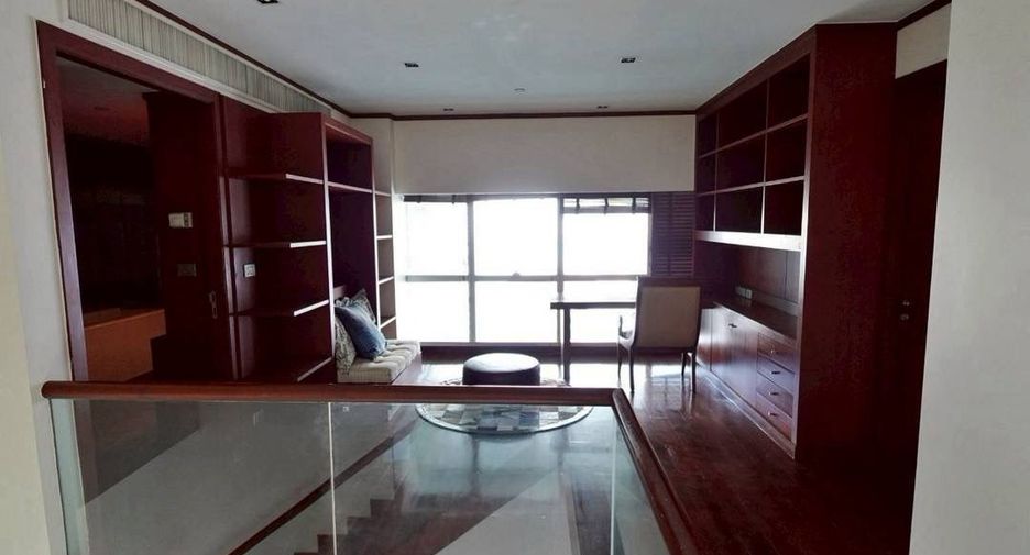 For rent 4 bedrooms condo in Khlong Toei, Bangkok