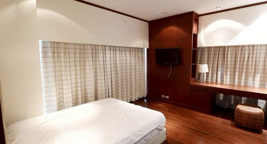 For rent 4 bedrooms condo in Khlong Toei, Bangkok