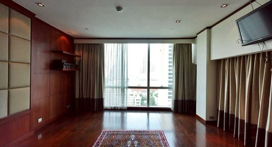 For rent 4 bedrooms condo in Khlong Toei, Bangkok