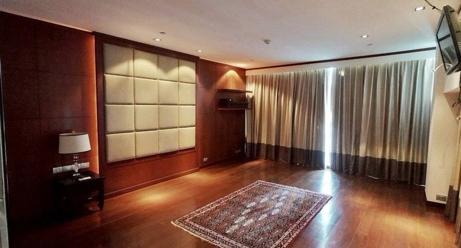 For rent 4 bedrooms condo in Khlong Toei, Bangkok