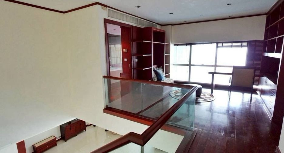 For rent 4 bedrooms condo in Khlong Toei, Bangkok