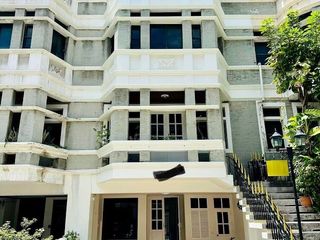 Casa adosada en alquiler de 4 habitaciones en Watthana, Bangkok