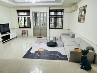 Casa adosada en alquiler de 4 habitaciones en Watthana, Bangkok