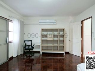 For rent 5 bedrooms townhouse in Bang Na, Bangkok