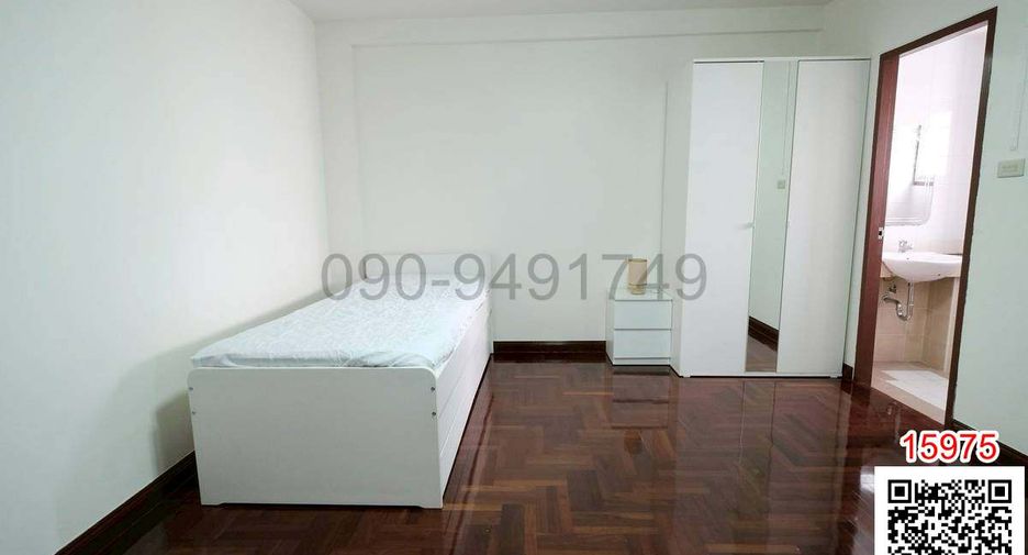 For rent 5 bedrooms townhouse in Bang Na, Bangkok