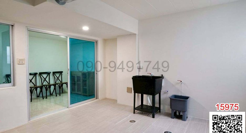 For rent 5 bedrooms townhouse in Bang Na, Bangkok