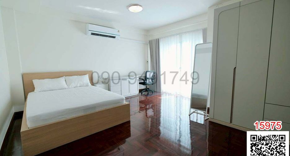 For rent 5 bedrooms townhouse in Bang Na, Bangkok