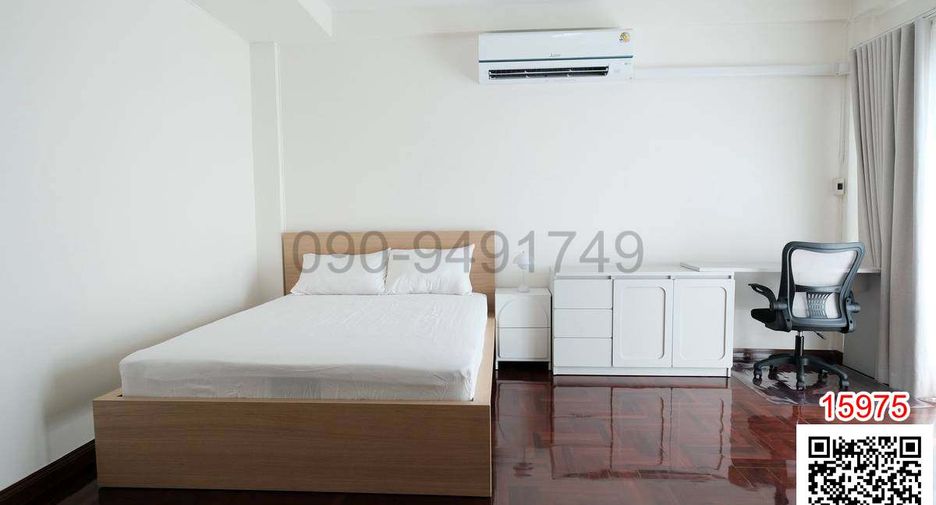 For rent 5 bedrooms townhouse in Bang Na, Bangkok