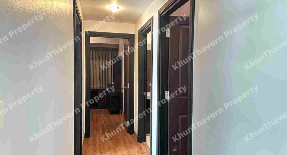 For rent 3 bedrooms condo in Phaya Thai, Bangkok