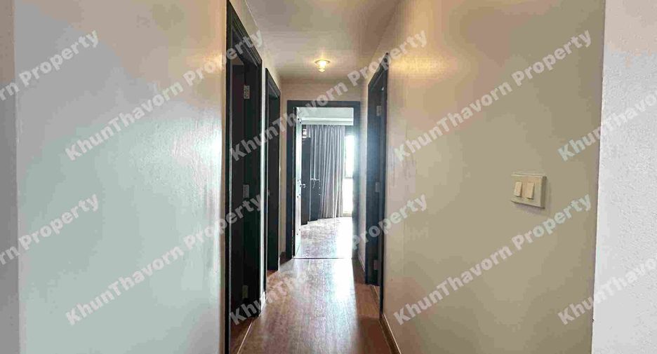 For rent 3 bedrooms condo in Phaya Thai, Bangkok