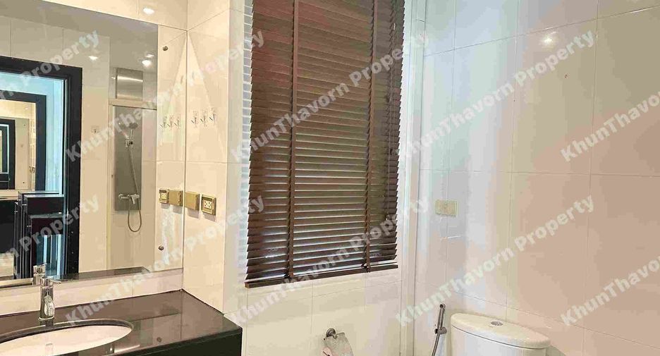 For rent 3 bedrooms condo in Phaya Thai, Bangkok