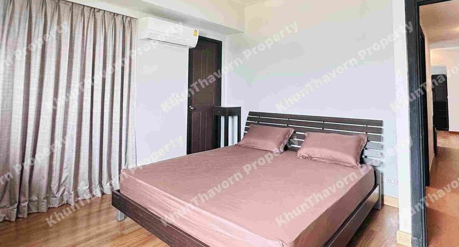 For rent 3 bedrooms condo in Phaya Thai, Bangkok