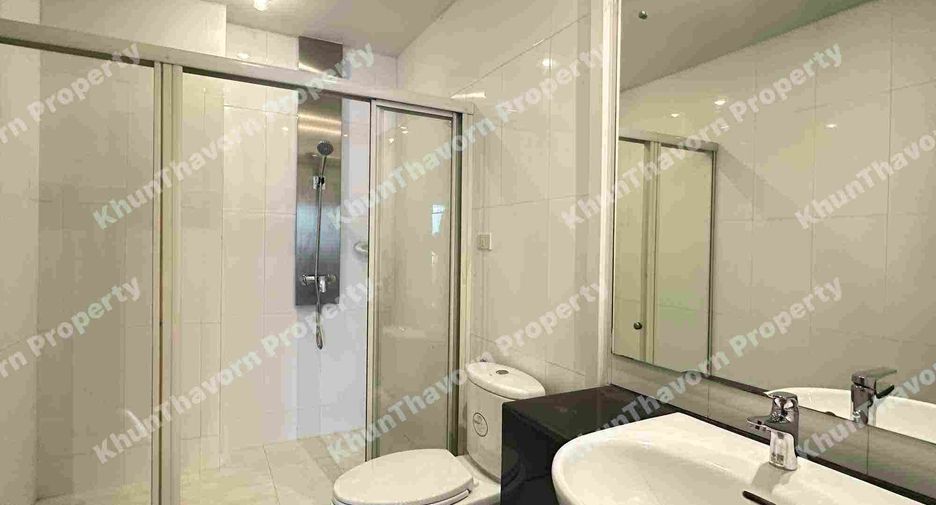 For rent 3 bedrooms condo in Phaya Thai, Bangkok