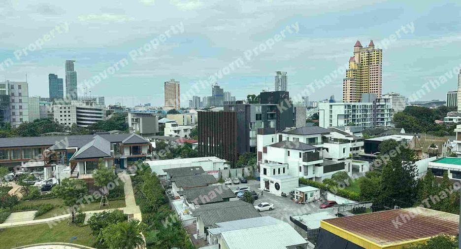 For rent 3 bedrooms condo in Phaya Thai, Bangkok