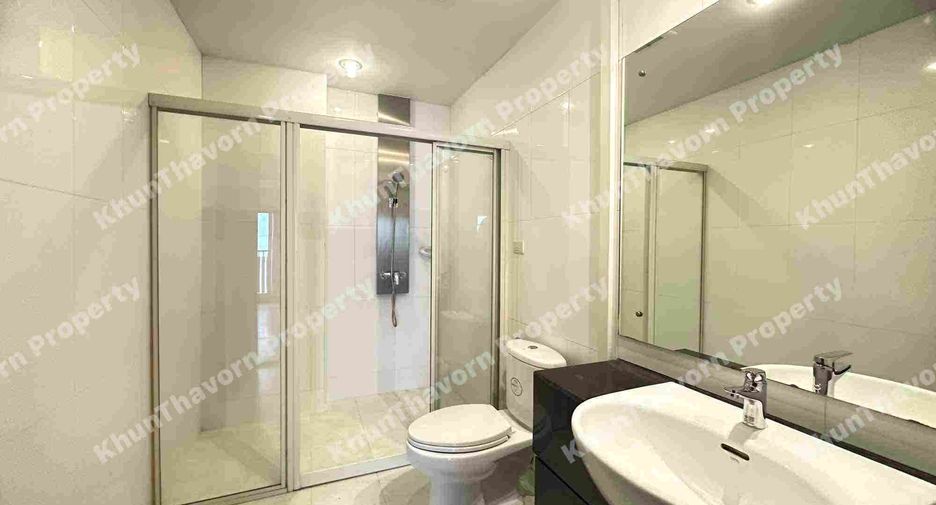 For rent 3 bedrooms condo in Phaya Thai, Bangkok