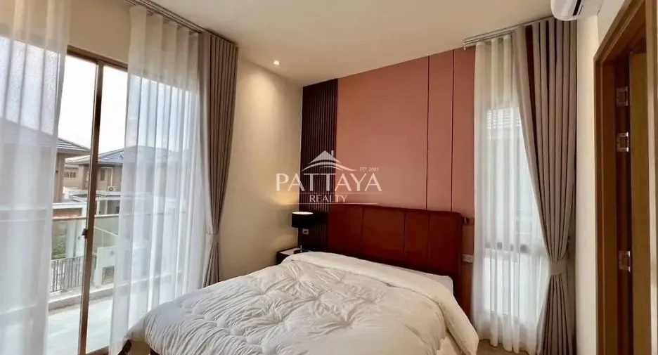 For rent and for sale 4 bedrooms house in Bang Lamung, Chonburi