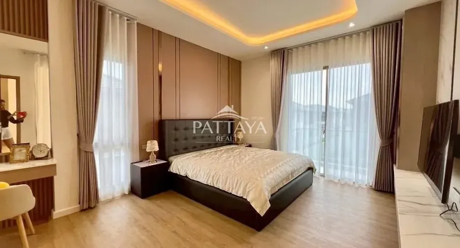For rent and for sale 4 bedrooms house in Bang Lamung, Chonburi