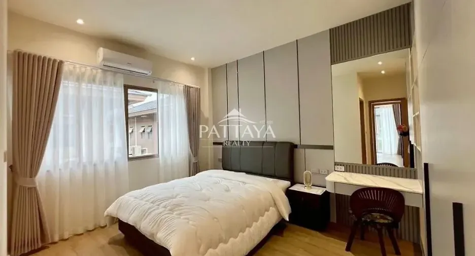 For rent and for sale 4 bedrooms house in Bang Lamung, Chonburi