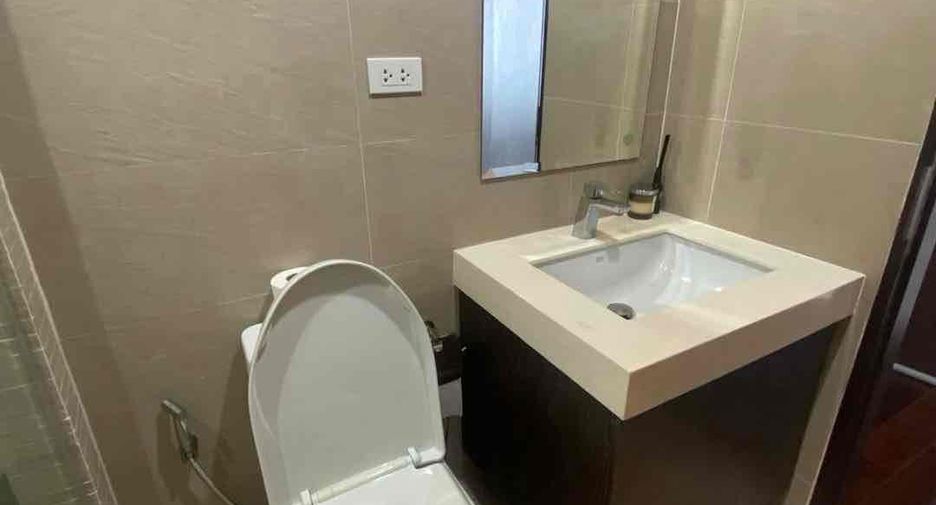 For rent and for sale 2 bedrooms condo in Pathum Wan, Bangkok