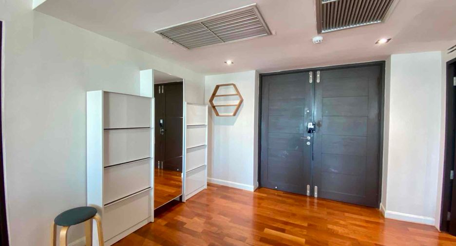 For rent and for sale 2 bedrooms condo in Pathum Wan, Bangkok