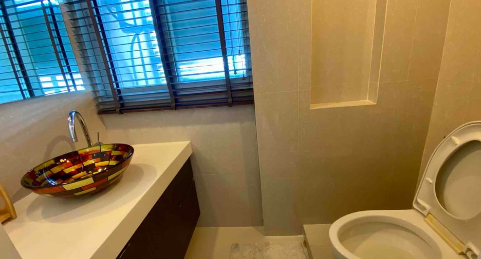 For rent and for sale 2 bedrooms condo in Pathum Wan, Bangkok